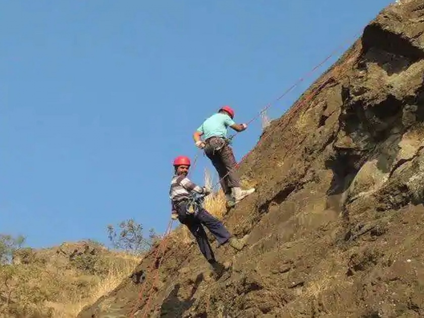 In a single month, mountaineers climbed 12 peaks in Sahyadri | एकाच माेहिमेत गिर्यारोहकांनी सर केले सह्याद्रीमधील १२ सुळके