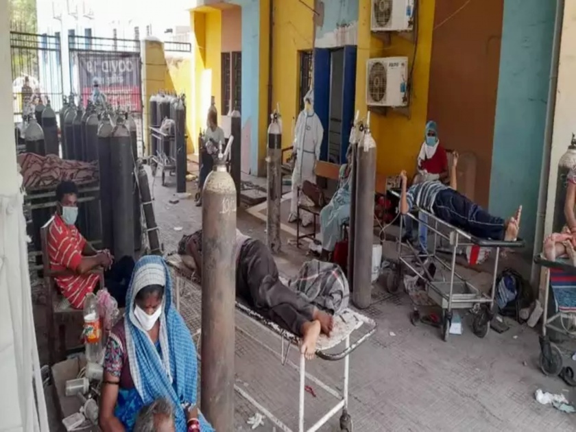 shortage of oxygen and beds junior doctor told critical situation of biggest hospital in chhattisgarh | “आम्ही हतबलपणे कोरोना रुग्णांना मरताना पाहतोय”; एका दिवसात १०७ मृत्यू झालेल्या छत्तीसगडमधील भीषण वास्तव
