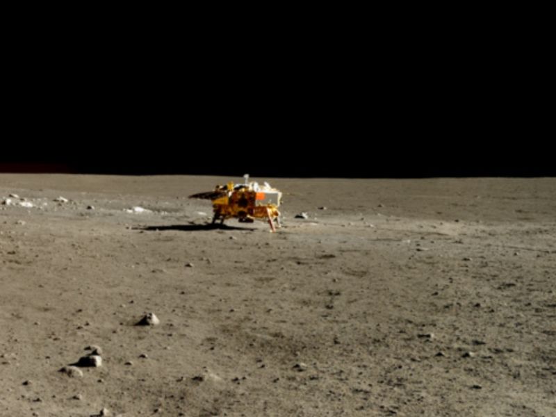 Chinese spacecraft chang e 4 makes landing on moons | चंद्राच्या अंधाऱ्या भागावर चीनचे यान टाकणार प्रकाश