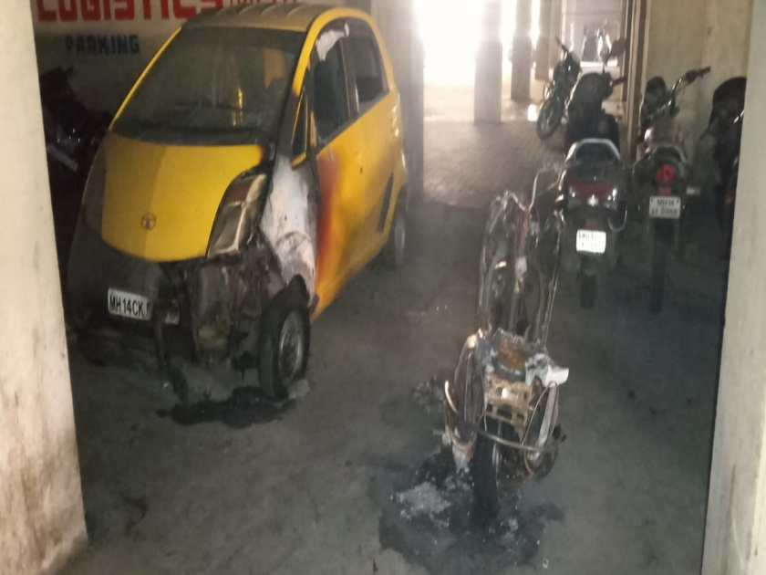 four vehicles torched along with lady police two wheeler chikhali police station | Pune Crime: पोलीस स्टेशनमध्येच महिला पोलिसाच्या दुचाकीसह पेटविली चार वाहने
