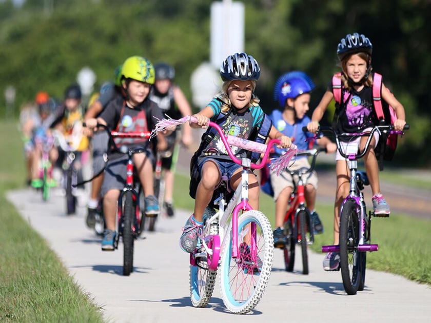 Cycling or walking reduces the risk of obesity in children says a study | पायी चालणं अन् सायकलिंगमुळे मुलांमधला लठ्ठपणाचा धोका होतो कमी - रिसर्च