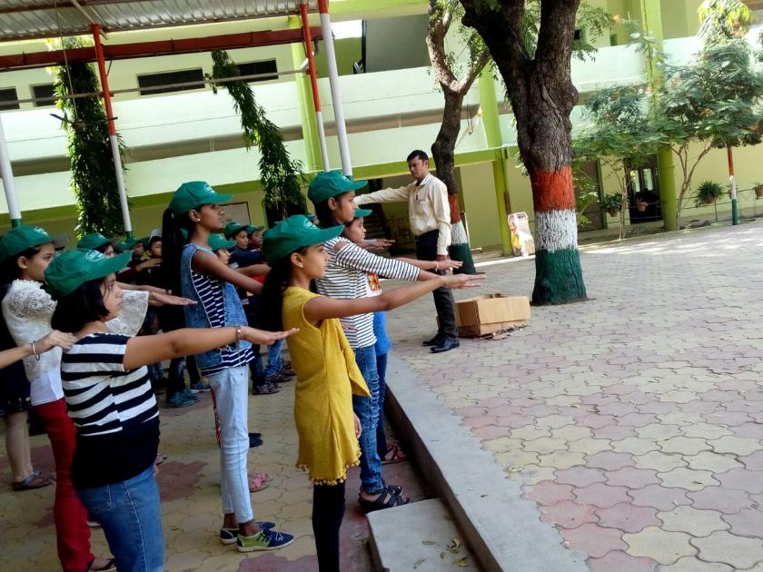 Child day, students took oath of environmental protection | बालक दिनानिमित्त वाशिमच्या शालेय विद्याार्थ्यांनी घेतली पर्यावरण रक्षणाची शपथ