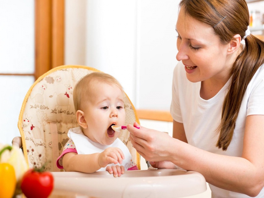 Blowing your kids food may prove dangerous for their dental health | मुलांचं जेवण थंड करण्यासाठी त्यावर फुंकर घालताय?; मग हे वाचाच...