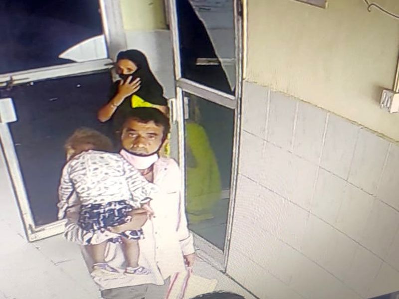 A 15-year-old girl was abducted from the maternity ward of the district hospital in Nashik | धक्कादायक : नाशिकमधील जिल्हा रुग्णालयाच्या प्रसुती कक्षाबाहेरुन सव्वा वर्षाच्या चिमुकलीचे अपहरण