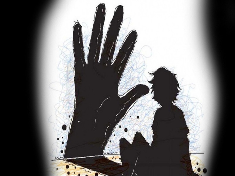 Sexual abuse of four-year-old girl ; incident in Bhosari: Arrested young man | चार वर्षीय चिमुरडीवर अत्याचार; भोसरीतील प्रकार : तरुणाला अटक