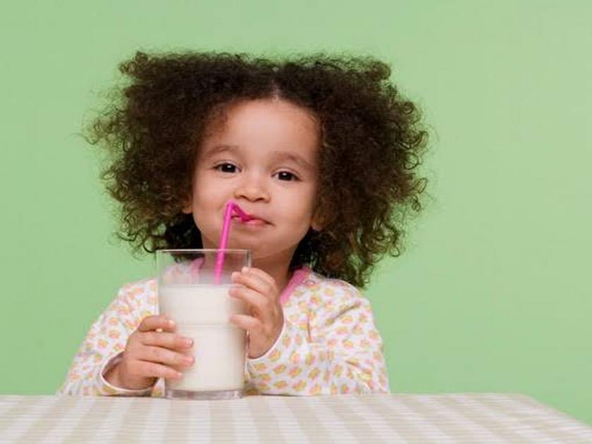 Study says children who drink whole milk face lower odds of becoming obese | 'या' प्रकारचं दूध पिणाऱ्या लहान मुलांमध्ये लठ्ठपणाचा धोका कमी - रिसर्च