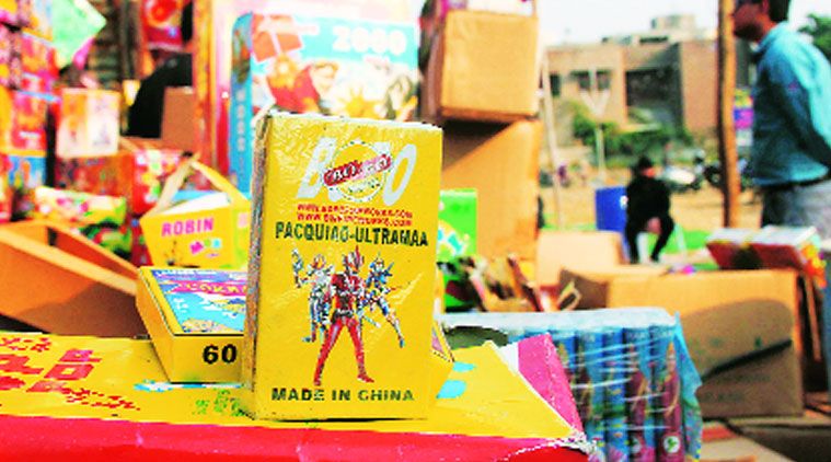 Sales of Chinese crackers in Nagpur despite restrictions | निर्बंध असतानाही नागपुरात चिनी फटाक्यांची विक्री
