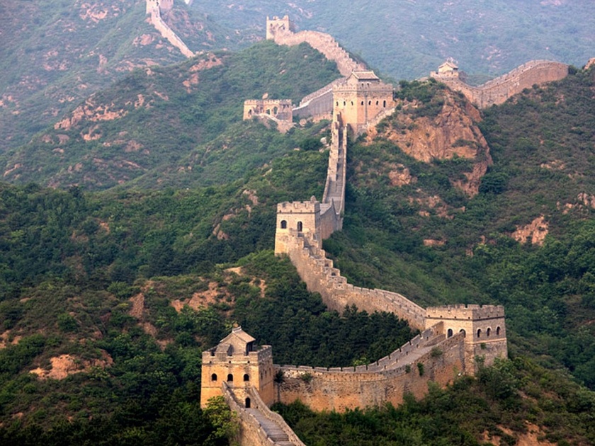 The great wall of China longest man made structure on earth know interesting facts | चीनच्या विशाल भिंतीबाबतच्या 'या' गोष्टी तुम्हाला माहीत आहेत का?