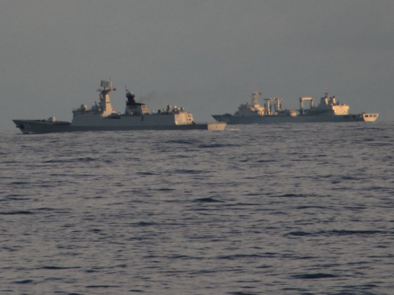 Indian Navy’s cheeky tweet to China conveys message 'we see you' | हिंदी महासागरात दिसल्या चिनी युद्धनौका, भारतीय नौदलानं असं केलं स्वागत