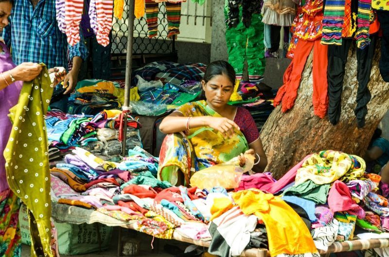 Vendors in the rag cloth market will give them corporation land | चिंधी बाजारातील विक्रेत्यांना मनपा जागा देणार
