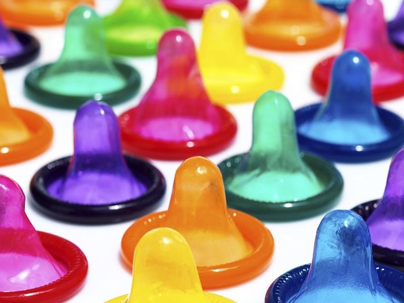 Men in Zimbabwe complaint Chinese condoms are too small | चिनी कंडोमची कीर्ती महान, पण झिम्बाब्वेत पडतोय आकार लहान