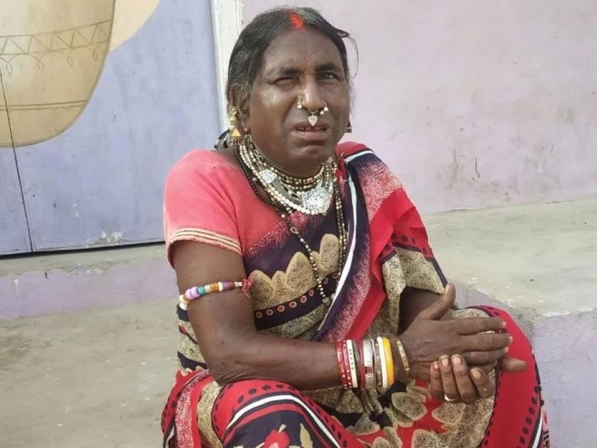 Why this man living as a woman for 30 years in Uttar Pradesh | ...म्हणून ३० वर्षांपासून महिलेच्या वेशात राहते 'ही' व्यक्ती, कारण वाचून व्हाल अवाक्