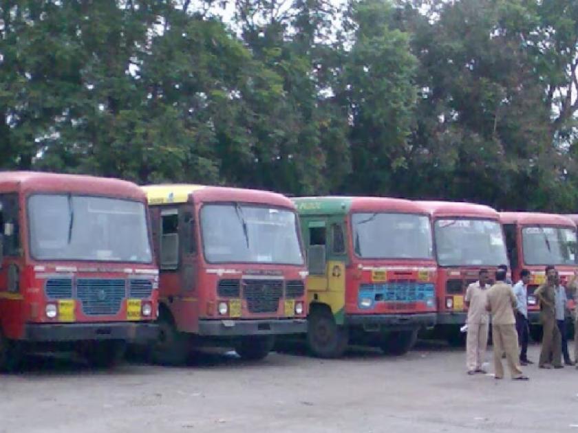 ST bus service canceled due to Maratha agitation will resume from Chiplun Agar | चिपळूणची ‘लालपरी’ चार दिवसांनी पश्चिम महाराष्ट्रात, मराठा आंदोलनामुळे वाहतूक होती ठप्प