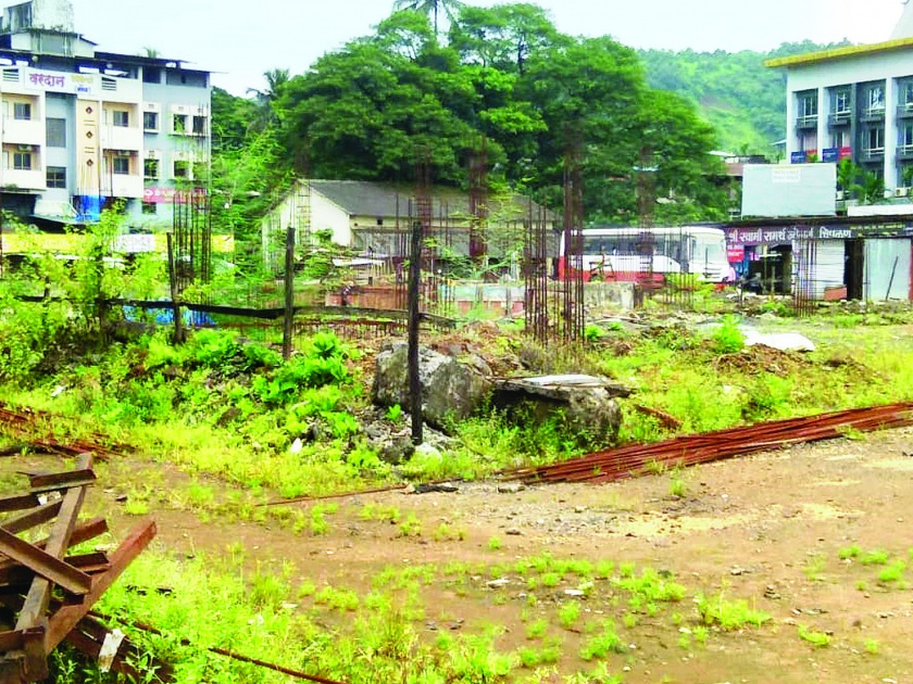 The only thing left of the Chiplun bus stand is the high-tech Sangda | चिपळूण बसस्थानकाचा आता हायटेक सांगडाच शिल्लक