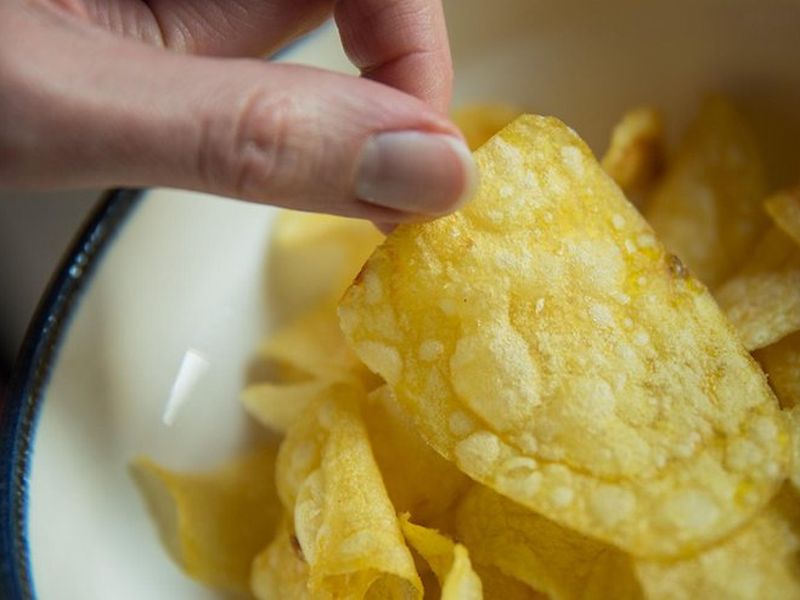 Why is chips and junk food so tempting human | चिप्स आणि जंक फूड पाहून तोंडाला पाणी का सुटतं?