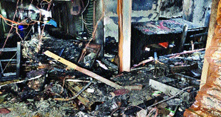 9 shops burnt down: Massive fire at Chembur's Janata Market | ९ दुकाने जळून खाक : चेंबूरच्या जनता मार्केटला भीषण आग