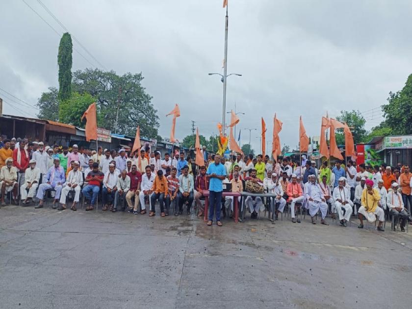 Maratha reservation: Chakkajam agitation in places in Beed district | मराठा आरक्षण: बीड जिल्ह्यात ठिकठिकाणी चक्काजाम आंदोलन