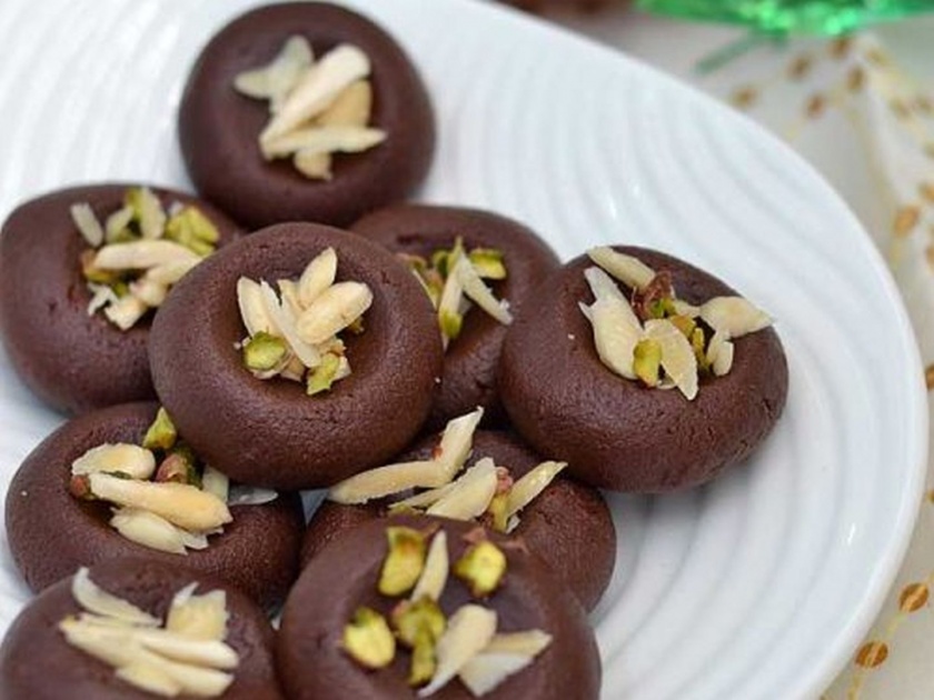 Ganesh Chaturthi 2019 : ganesh festival special receipe how to make perfect chocolate almond pede | Ganesh Chaturthi 2019 : गणरायाच्या नैवेद्यासाठी खास चॉकलेट आणि बदामाचे पेढे!