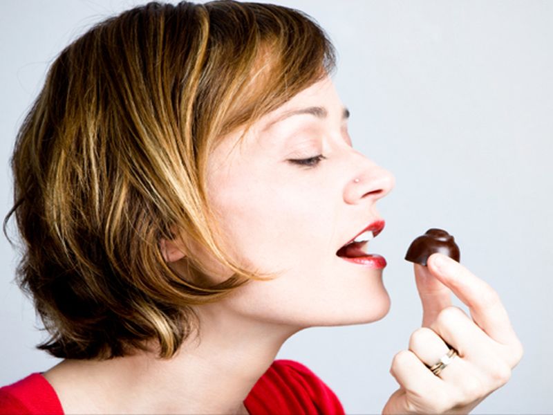 Know what is chocolate meditation and its benefits | काय आहे चॉकलेट मेडिटेशन? जाणून घ्या फायदे आणि पद्धत!