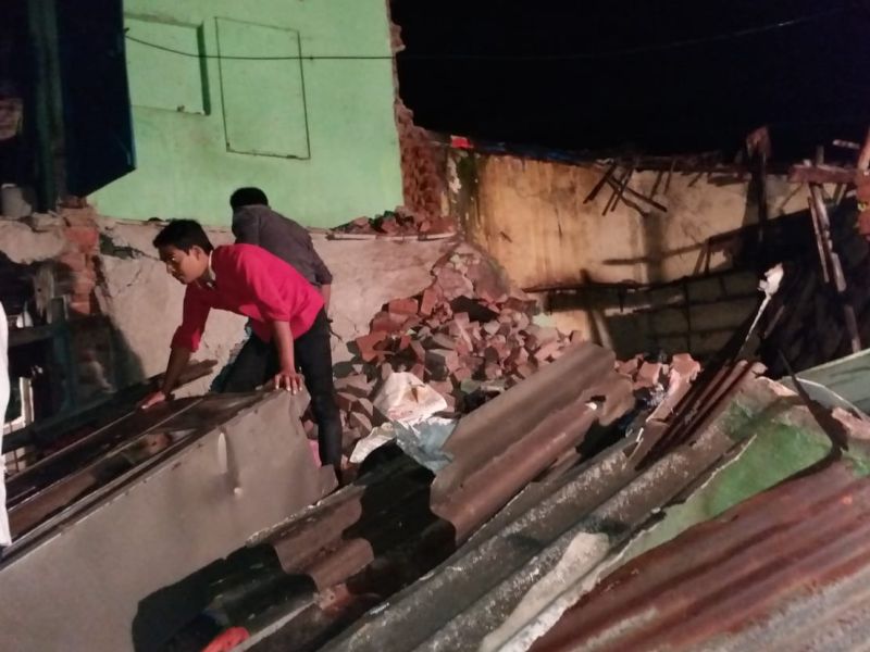Two injured in building collapsed in Bhiwandi area | भिवंडीत खाडीपार येथे कोसळला एक मजली चाळीचा भाग, दोन जण जखमी