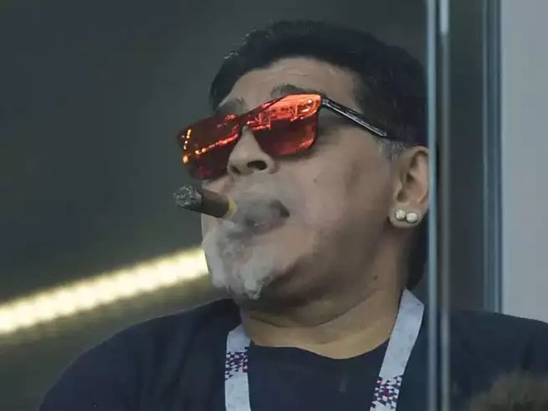 FIFA World Cup 2018: Maradona once again in Dispute | FIFA World Cup 2018: मॅरेडोना यांनी पुन्हा ओढवून घेतला वाद