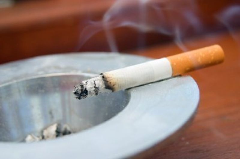 govt worker fined over 9 lakhs for taking 4500 smoke breaks in japan | ऑफिस टाईममध्ये सतत घेतला ब्रेक, 14 वर्षांत 4500 सिगारेट ओढल्या; आता 9 लाख भरावे लागणार!