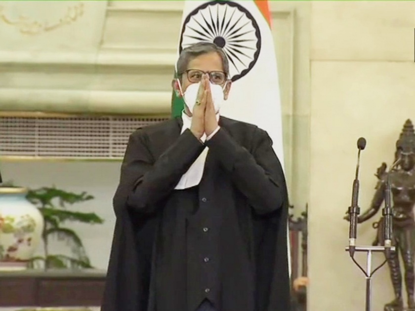 justice nv ramana takes oath as the new chief justice of india | NV Ramana: न्या. एन. व्ही. रमणा नवे सरन्यायाधीश; राष्ट्रपती रामनाथ कोविंद यांनी दिली शपथ