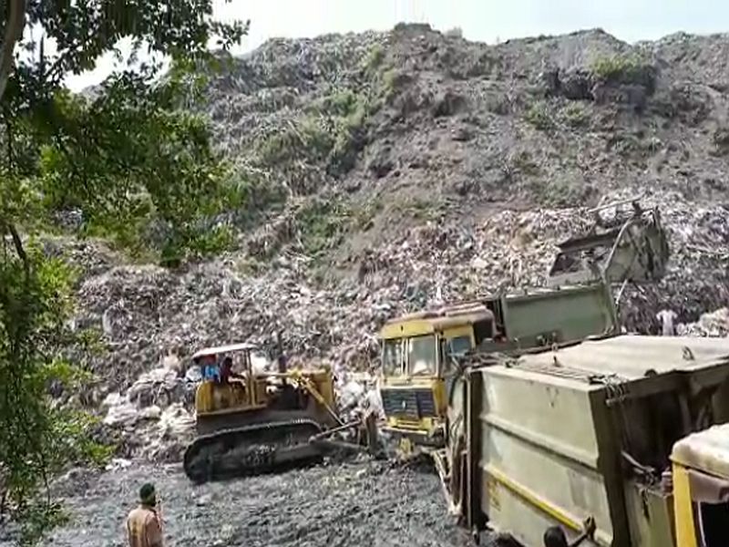 The dumping ground issue In Ulhasnagar | डम्पिंग ग्राऊंडचा प्रश्न ऐरणीवर; उल्हासनगरात ऐन दिवाळी तोंडावर आली असतानाच कचऱ्याचे ढीग