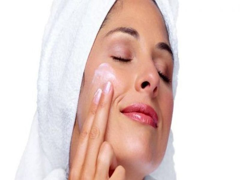 how many times a day has to be cleansed face | क्लिंजिंग त्वचेसाठी फायदेशीर; पण दिवसातून किती वेळा कराल?