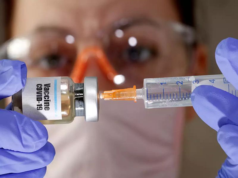 CoronaVaccin US advisors predict 4 vaccine could fail | CoronaVaccine News : "अखेरच्या टप्प्यात पोहोचल्यानंतर अमेरिकेच्या 4 लशी फेल होण्याची शक्यता"