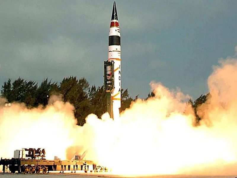 India Agni-5 missile successful launch range 5000 KM  | Agni-5 Ballistic Missile : भारताला मोठं यश! 5000KM पर्यंत मारा करणाऱ्या अग्नी-5 चं यशस्वी परीक्षण, संपूर्ण आशिया, युरोप टप्प्यात 