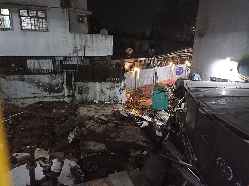 Water supply overflow of pumping station; Large wall in Gurudwara yard collapses | पंपिंग स्टेशनचा पाणीपुरवठा ओव्हरफ्लो; गुरुद्वारा आवारातील  मोठी भिंत कोसळली, पाण्याची टाकी पडल्याची अफवा