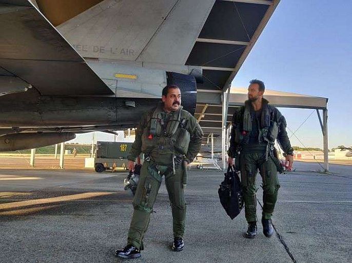 fighter aircraft closer to china iaf chief to visit leh in ladakh  | India and china standoff : चीनच्या अगदी जवळ जाऊन पोहोचली भारताची लढाऊ विमानं, IAF प्रमुखांनी केली पाहणी