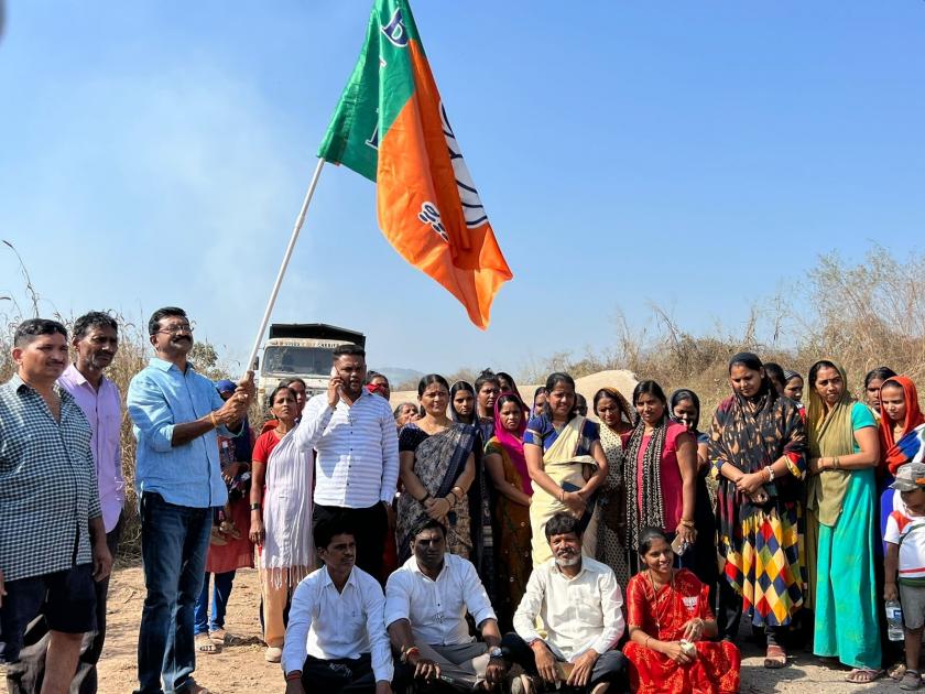 Diva BJP and local people's anti-dumping movement | दिवा भाजप आणि स्थानिक लोकांचे डम्पिंग बंद आंदोलन; दहा दिवसात डम्पिंग बंद केले नाही तर उग्र आंदोलन करणार