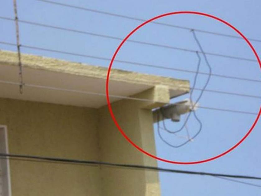 stolen electricity; A case has been registered against four persons | चोरून वापरली वीज; चार जणांविरुद्ध गुन्हा दाखल