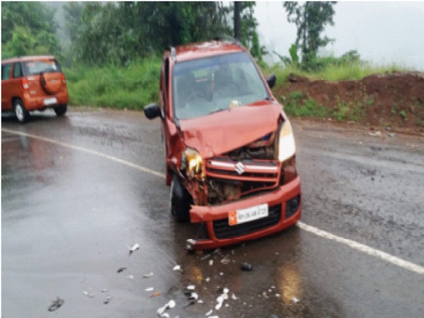 Accident at Poladpur on Mumbai-Goa Highway; Two vehicles collided head-on, injuring one | मुंबई -गोवा महामार्गावर पोलादपूरमध्ये अपघात; दोन गाड्यांची समोरासमोर धडक, एक जखमी 