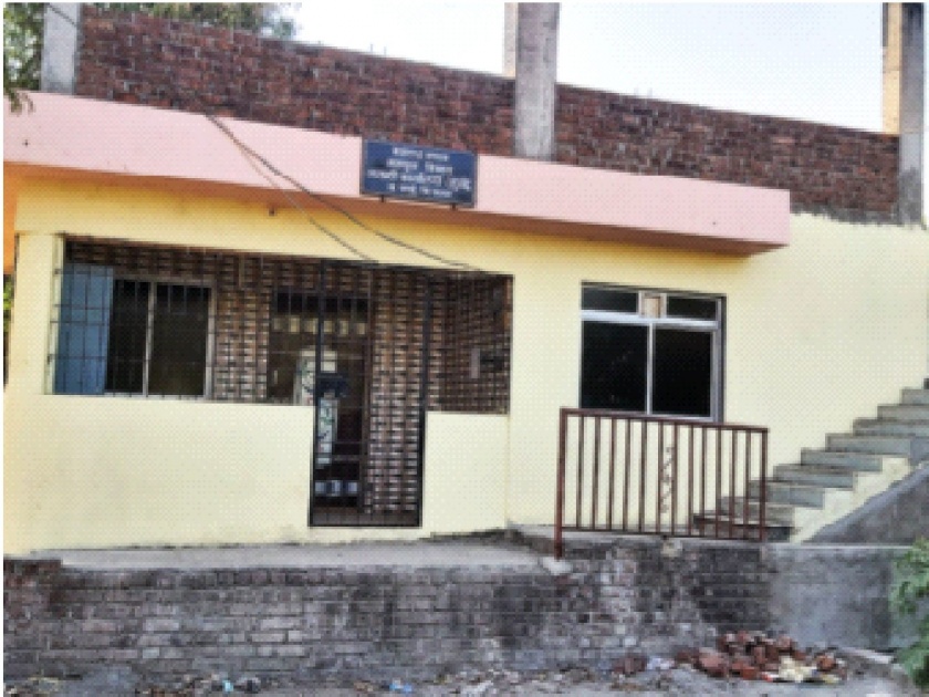 Talathi office ‘Koso’ away from the village; Padarmod has to be done | तलाठी कार्यालय गावापासून ‘कोसो’ दूर; करावी लागते पदरमोड