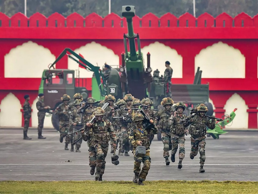 Army Day: Proud! Soldiers, we are proud of your courage, prowess and bravery, Narendra modi tweet | Army Day: अभिमानास्पद! सैनिकांनो, गर्व आहे आम्हाला तुमच्या धैर्याचा, पराक्रमाचा अन् शौर्याचा