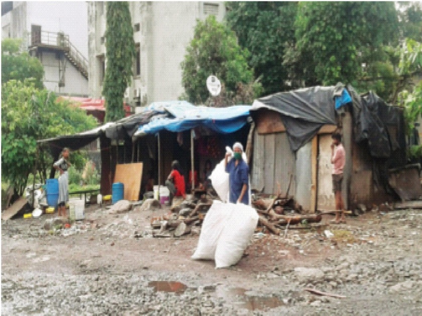 Siege of roads in Mahape Industrial City; Living huts on vacant plots | महापे औद्योगिक नगरीत रस्त्यांची चाळण; मोकळ्या भूखंडांवर झोपड्यांचे वास्तव्य