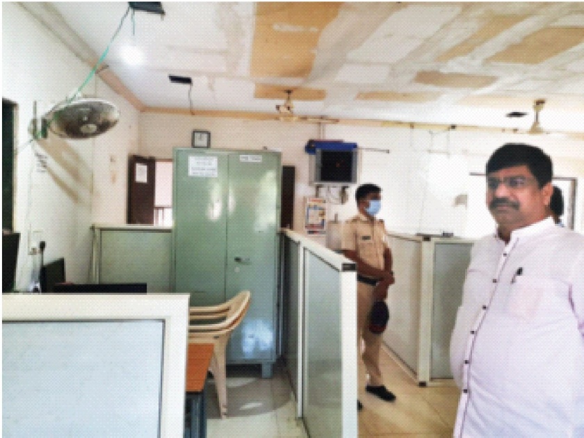 Zilla Parishad staff absent during working hours; Complaints to the Minister of Rural Development | जिल्हा परिषदेतील कर्मचारी कामाच्या वेळेत गैरहजर; ग्रामविकासमंत्र्यांकडे तक्रारी