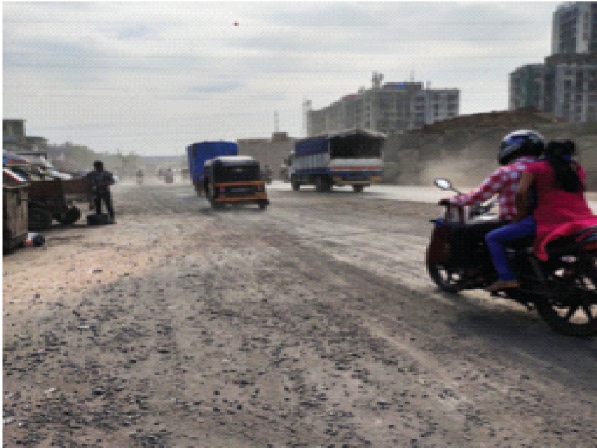 Dust kingdom on Ghatkopar-Mankhurd road; The plight of the citizens due to potholes | घाटकोपर-मानखुर्द  रस्त्यावर धुळीचे साम्राज्य; खड्ड्यांमुळे नागरिकांंचे हाल