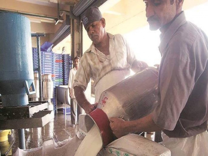 22 milk unions in the state in liquidation; Cooperation in trouble due to private milk team | राज्यातील २२ दूध संघ अवसायनात; खासगी दूध संघामुळे सहकार अडचणीत