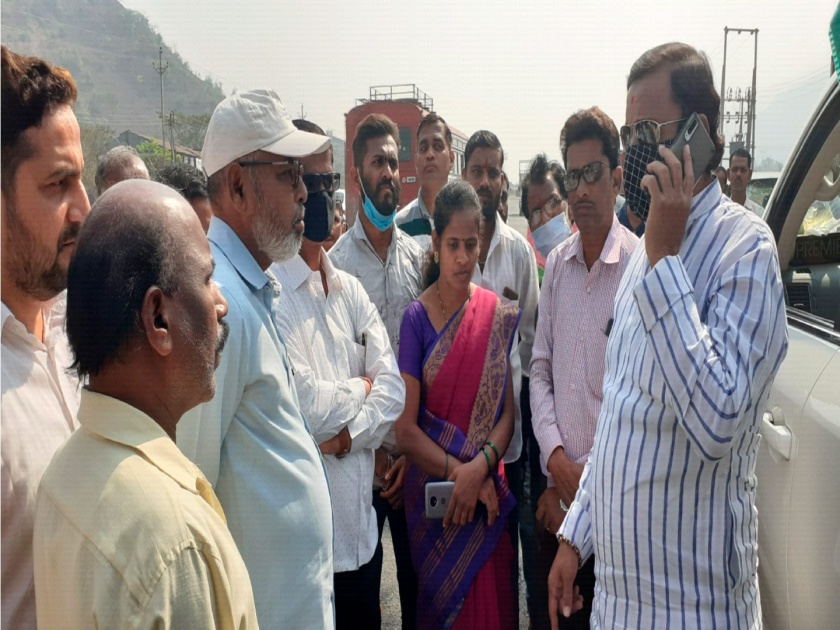 Dasgaon villagers to MP for alternative road; Mahad, Poladpur tour | पर्यायी रस्त्यासाठी खासदारांना दासगाव ग्रामस्थांचे साकडे; महाड, पोलादपूर दौरा