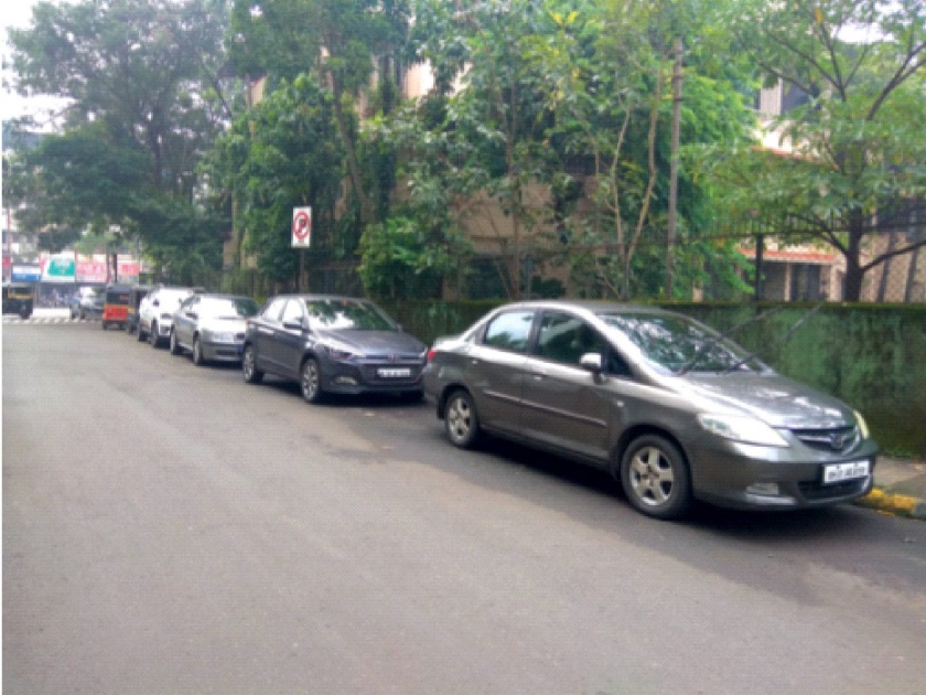 Unauthorized parking in no parking zones; Traffic congestion problem in Navi Mumbai | नो पार्किंग झोनमध्ये अनधिकृत पार्किंग; नवी मुंबईत वाहतूककोंडीची समस्या