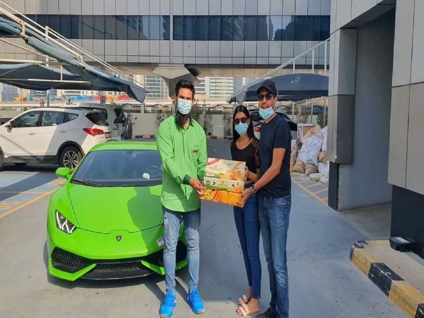 Delivery of Pakistani Mango from 'Lombarghini Super Car' in Dubai! | दुबईत ‘लोंबार्घिनी सुपर कार’मधून पाकिस्तानी आंब्याची डिलिव्हरी!