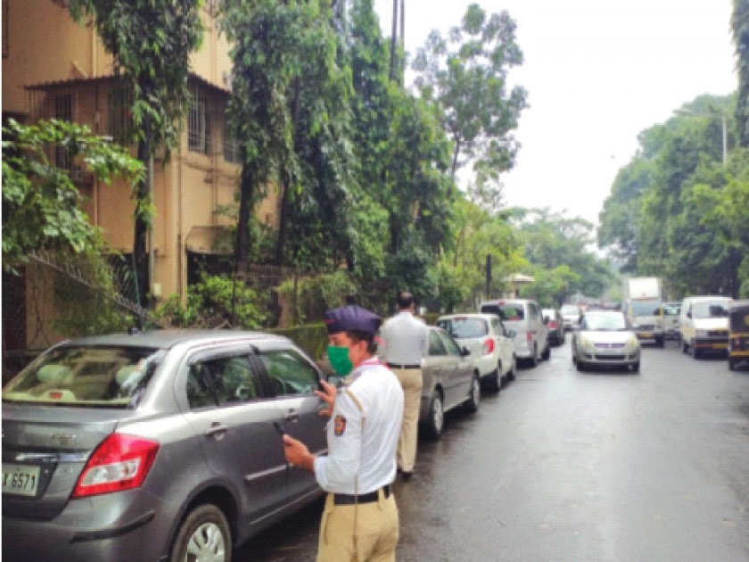 Lokmat effect! Action on vehicles in ‘no parking’; Special operation of traffic police | लोकमत इफेक्ट! ‘नो पार्किंग’मधील वाहनांवर कारवाई; वाहतूक पोलिसांची विशेष मोहीम 