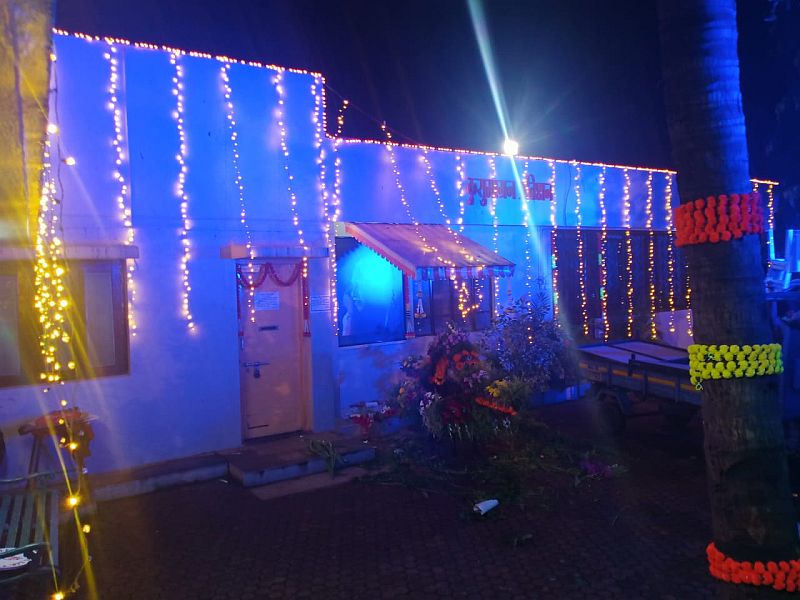 Literature 'Diwali' in Nashik; lighting at the residence of the writers on behalf of the Municipal Corporation | नाशिकमध्ये साहित्य 'दिवाळी'; महापालिकेच्या वतीने साहित्यिकांच्या निवासस्थानी विद्युत रोषणाई