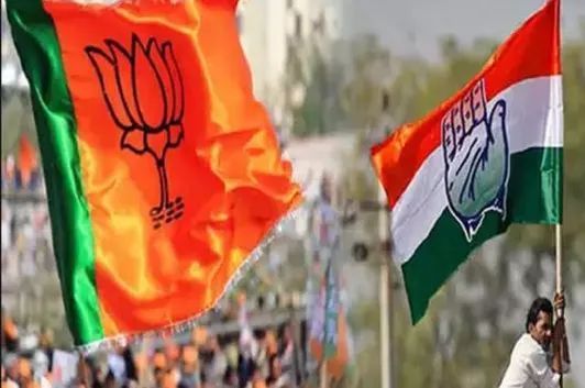 10 to 12 MLAs of Congress will resign ?; BJP's politics will heat up in Gujarat pnm | काँग्रेसचे १० ते १२ आमदार राजीनामा देणार?; भाजपाच्या खेळीने राजकारण तापणार   