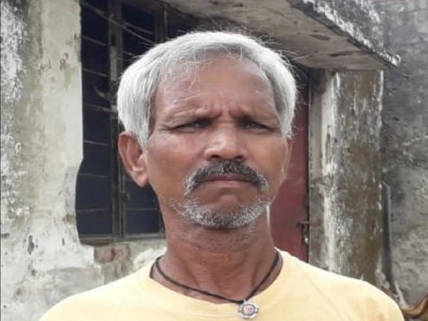 Lockdown: Man Returned Home After 18 Years Whose Last Rights Performed By Family In Gorakhpur pnm | Lockdown: १८ वर्षापूर्वी ज्याच्यावर अंत्यसंस्कार केले ‘तो’ पुन्हा घरी जिवंत परतला; मुलींनी केलं स्वागत