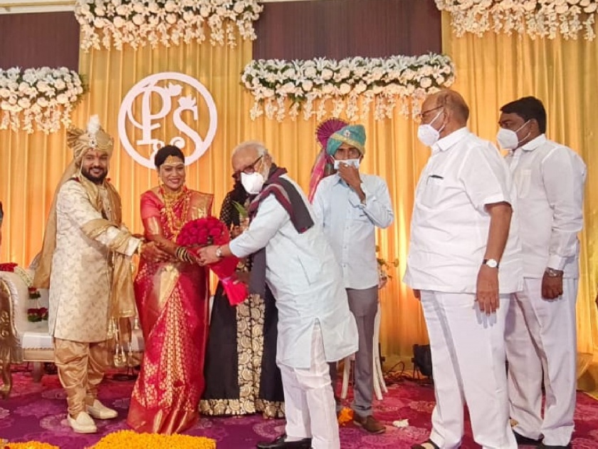 NCP MLA Saroj Ahire and Dr. Marriage of Pravin Wagh in Nashik | राष्ट्रवादीच्या आमदार सरोज अहिरे झाल्या ‘मिसेस डॉ. वाघ’; शरद पवारांनी दिले शुभाशीर्वाद